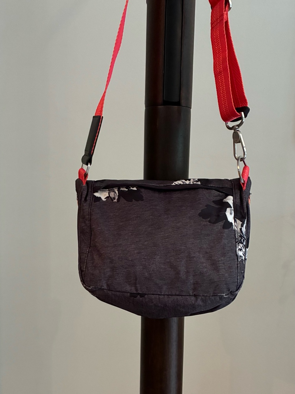 Lululemon Festive Rare Atomic Flower Print Crossbow With Pink Ajustable Strap - Picture 3 of 11